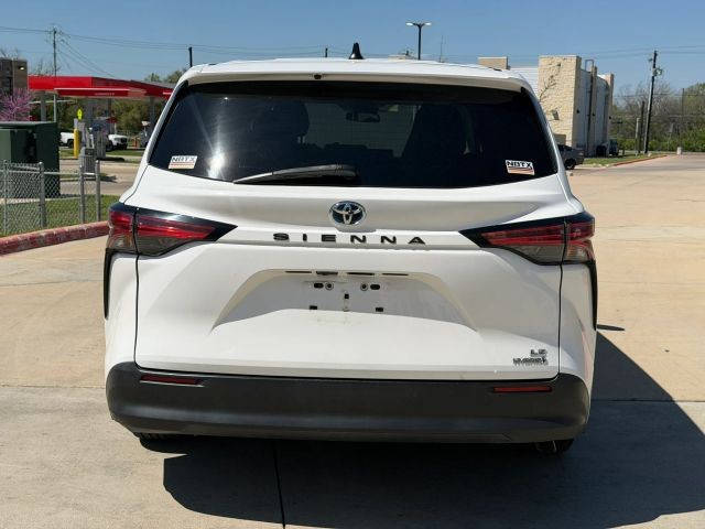 Toyota Sienna Vehicle Full-screen Gallery Image 05