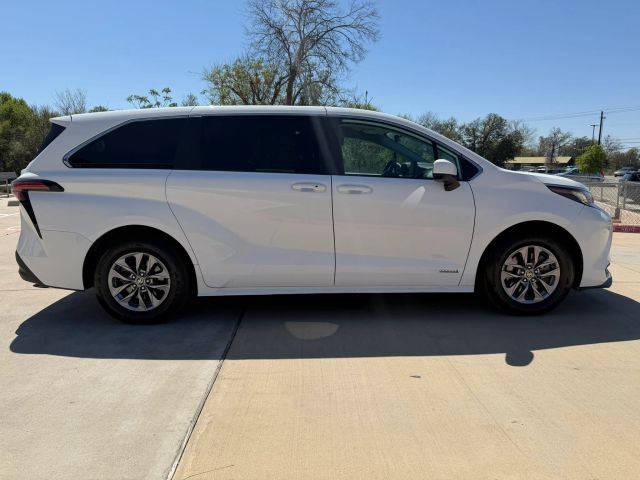 Toyota Sienna Vehicle Full-screen Gallery Image 07