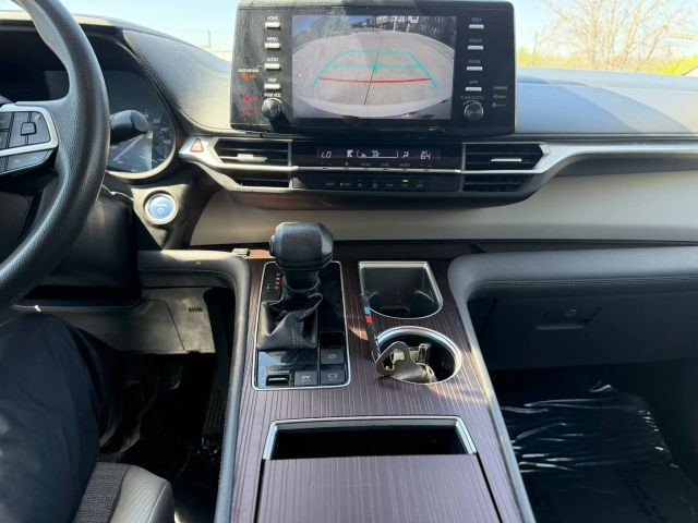 Toyota Sienna Vehicle Full-screen Gallery Image 15