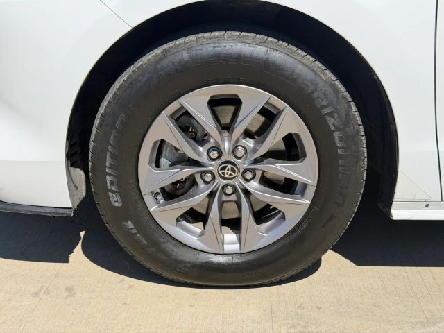 Toyota Sienna Vehicle Full-screen Gallery Image 22