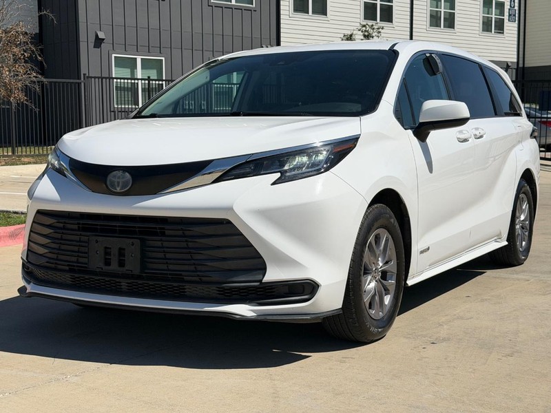 Toyota Sienna Vehicle Full-screen Gallery Image 02