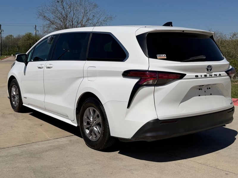 Toyota Sienna Vehicle Full-screen Gallery Image 04