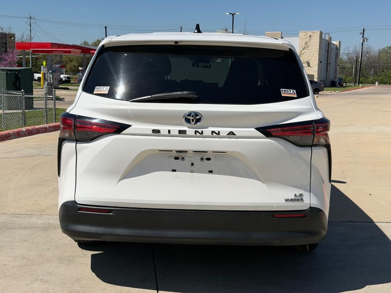 Toyota Sienna Vehicle Full-screen Gallery Image 05