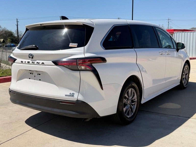 Toyota Sienna Vehicle Full-screen Gallery Image 06