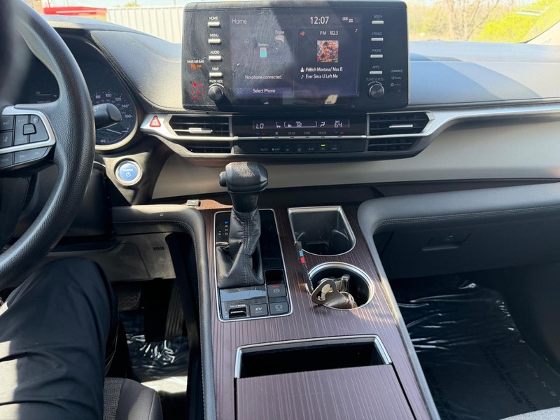 Toyota Sienna Vehicle Full-screen Gallery Image 15