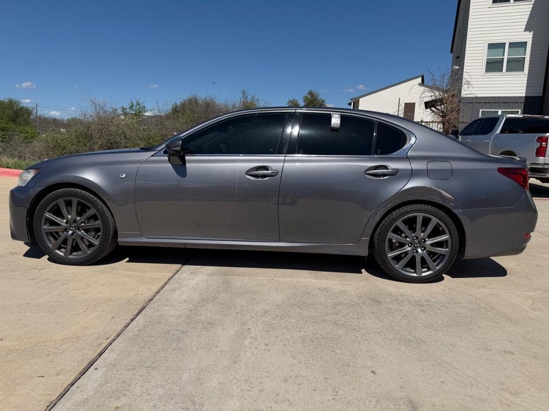 Lexus GS 350 Vehicle Full-screen Gallery Image 03