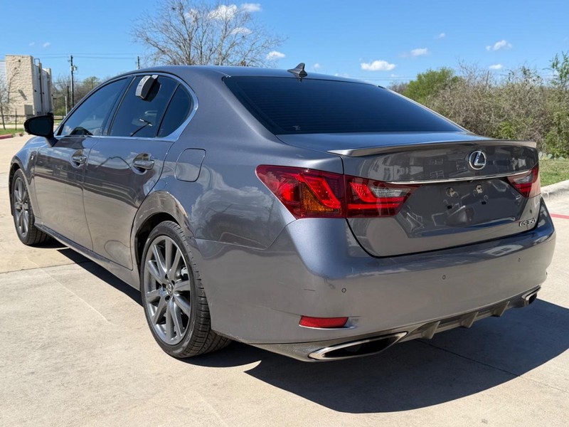 Lexus GS 350 Vehicle Full-screen Gallery Image 04