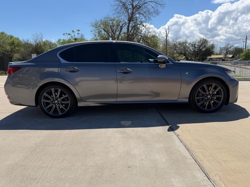 Lexus GS 350 Vehicle Full-screen Gallery Image 07