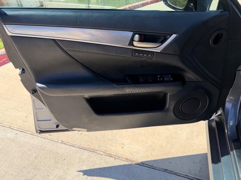 Lexus GS 350 Vehicle Full-screen Gallery Image 10