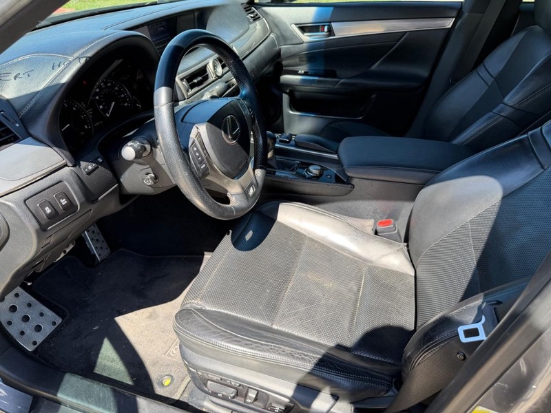 Lexus GS 350 Vehicle Full-screen Gallery Image 11