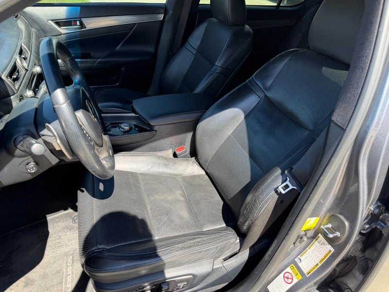 Lexus GS 350 Vehicle Full-screen Gallery Image 12