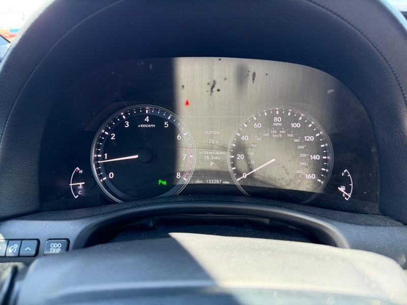 Lexus GS 350 Vehicle Full-screen Gallery Image 13