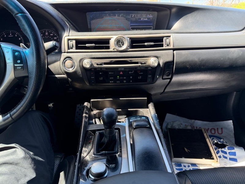 Lexus GS 350 Vehicle Full-screen Gallery Image 15