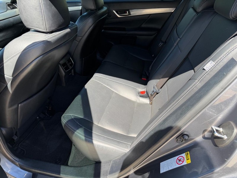 Lexus GS 350 Vehicle Full-screen Gallery Image 17