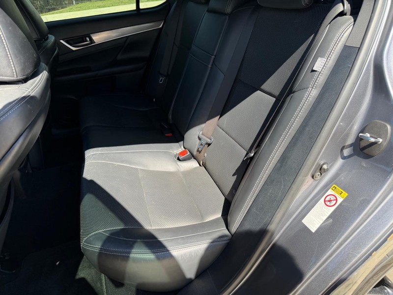 Lexus GS 350 Vehicle Full-screen Gallery Image 18