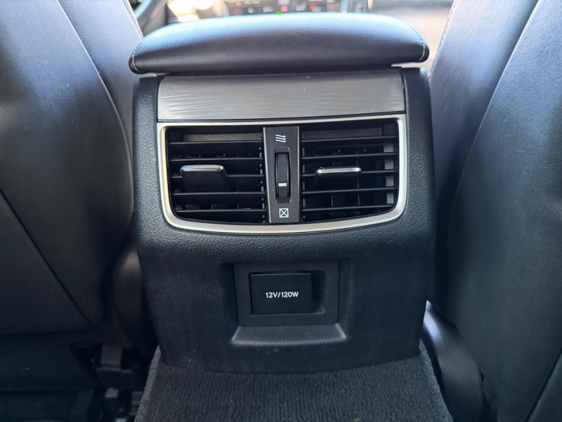 Lexus GS 350 Vehicle Full-screen Gallery Image 19