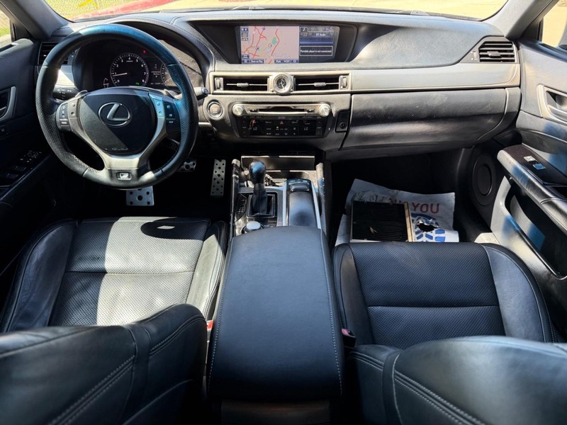 Lexus GS 350 Vehicle Full-screen Gallery Image 20