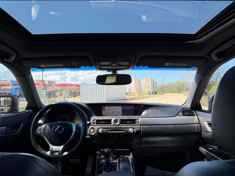 Lexus GS 350 Vehicle Full-screen Gallery Image 21