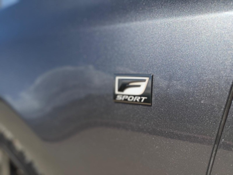 Lexus GS 350 Vehicle Full-screen Gallery Image 22