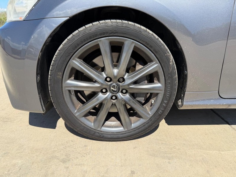 Lexus GS 350 Vehicle Full-screen Gallery Image 23