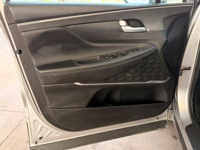 Hyundai Santa Fe Vehicle Full-screen Gallery Image 09