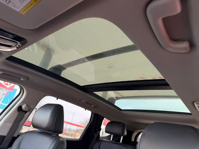 Hyundai Santa Fe Vehicle Full-screen Gallery Image 14