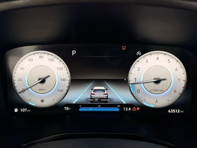 Hyundai Santa Fe Vehicle Full-screen Gallery Image 17