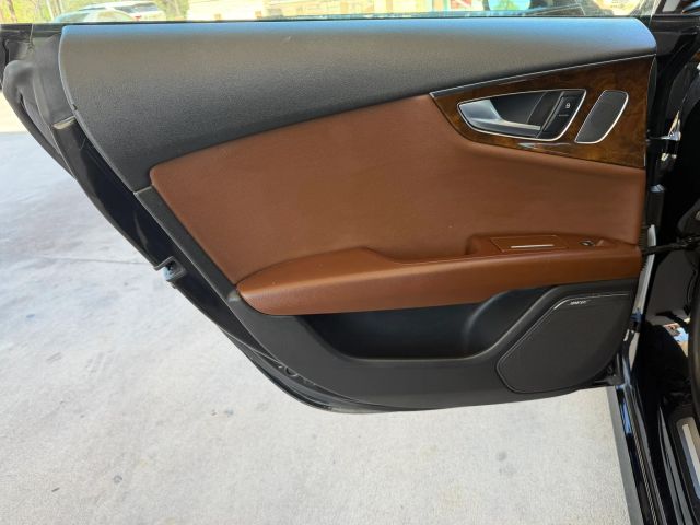 Audi A7 Vehicle Full-screen Gallery Image 13