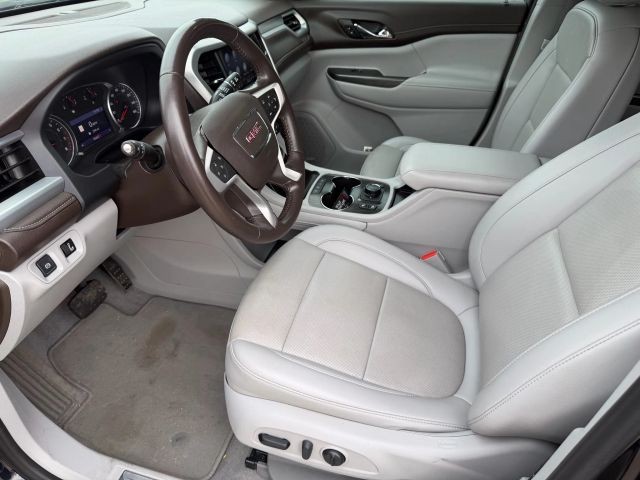 GMC Acadia Vehicle Full-screen Gallery Image 11