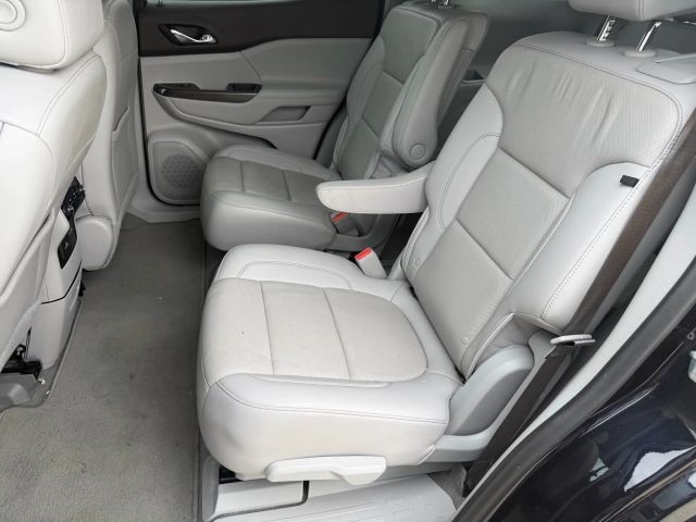 GMC Acadia Vehicle Full-screen Gallery Image 17