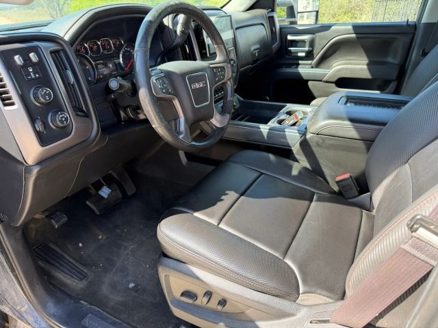 GMC Sierra 2500HD Vehicle Full-screen Gallery Image 11