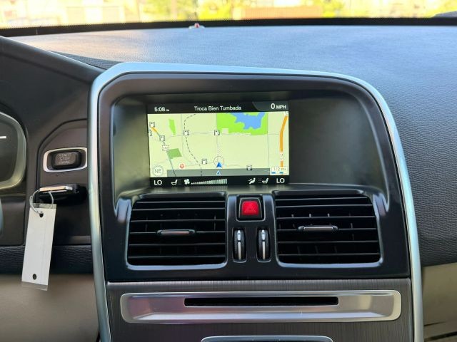 Volvo XC60 Vehicle Full-screen Gallery Image 15