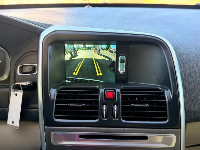 Volvo XC60 Vehicle Full-screen Gallery Image 16