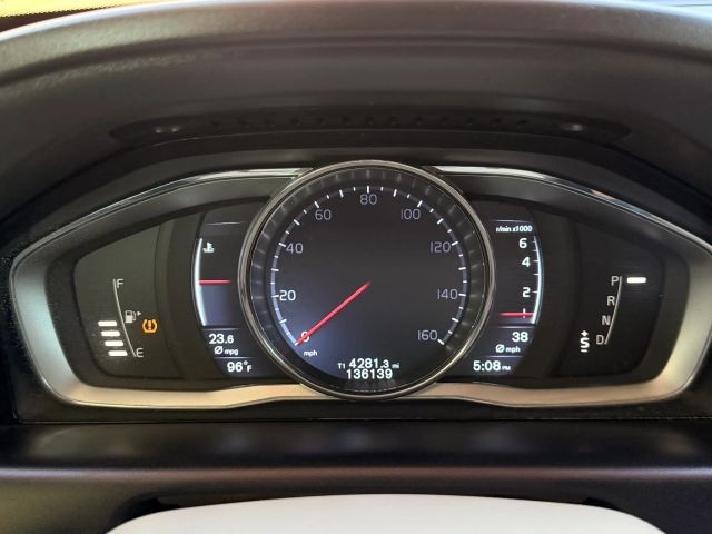 Volvo XC60 Vehicle Full-screen Gallery Image 17