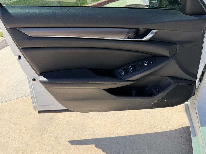 Honda Accord Vehicle Full-screen Gallery Image 10