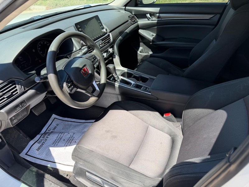 Honda Accord Vehicle Full-screen Gallery Image 11