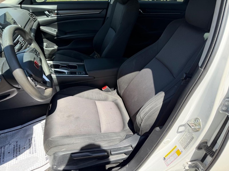 Honda Accord Vehicle Full-screen Gallery Image 12