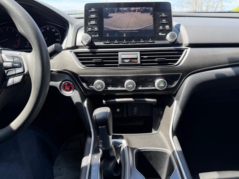 Honda Accord Vehicle Full-screen Gallery Image 14