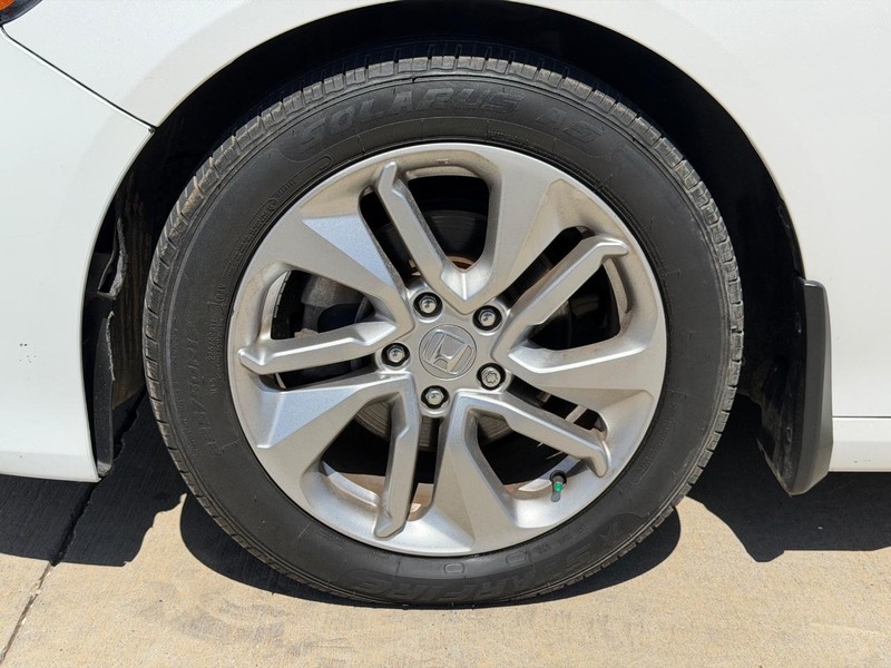 Honda Accord Vehicle Full-screen Gallery Image 19