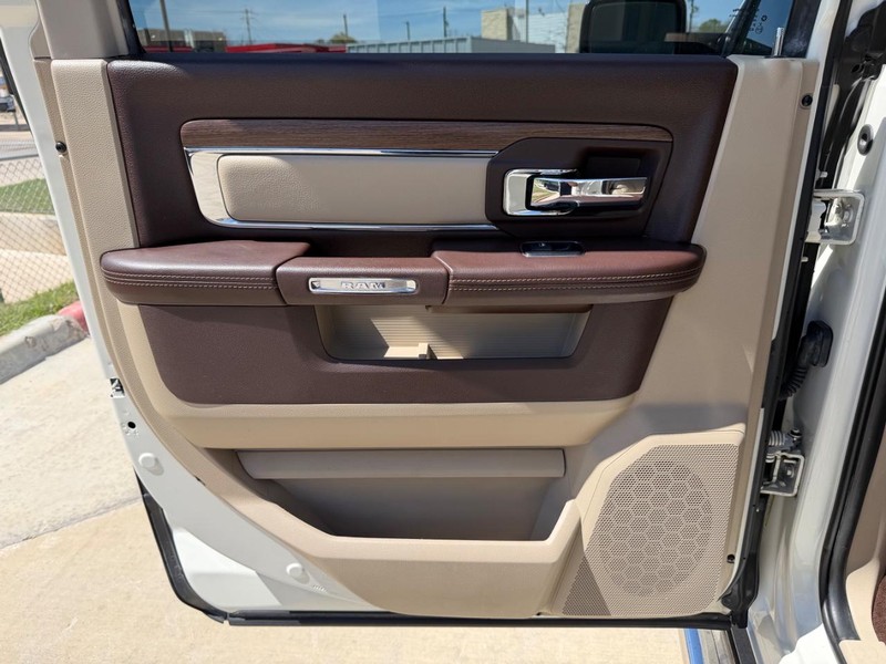 Ram 1500 Vehicle Full-screen Gallery Image 16