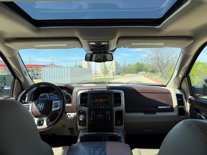 Ram 1500 Vehicle Full-screen Gallery Image 21