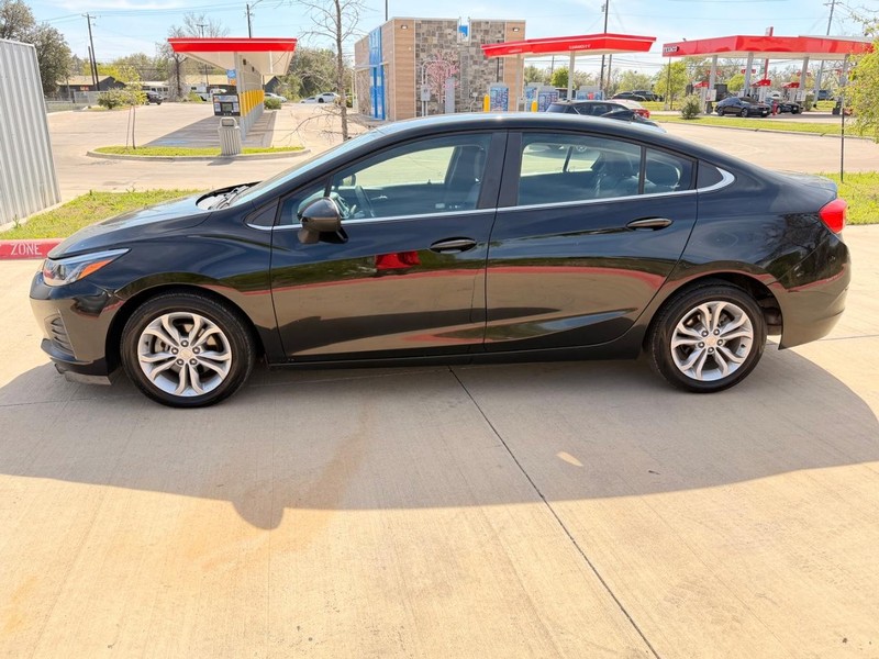 Chevrolet Cruze Vehicle Full-screen Gallery Image 03