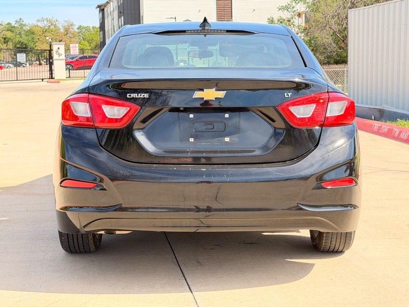 Chevrolet Cruze Vehicle Full-screen Gallery Image 05