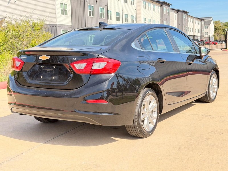 Chevrolet Cruze Vehicle Full-screen Gallery Image 06