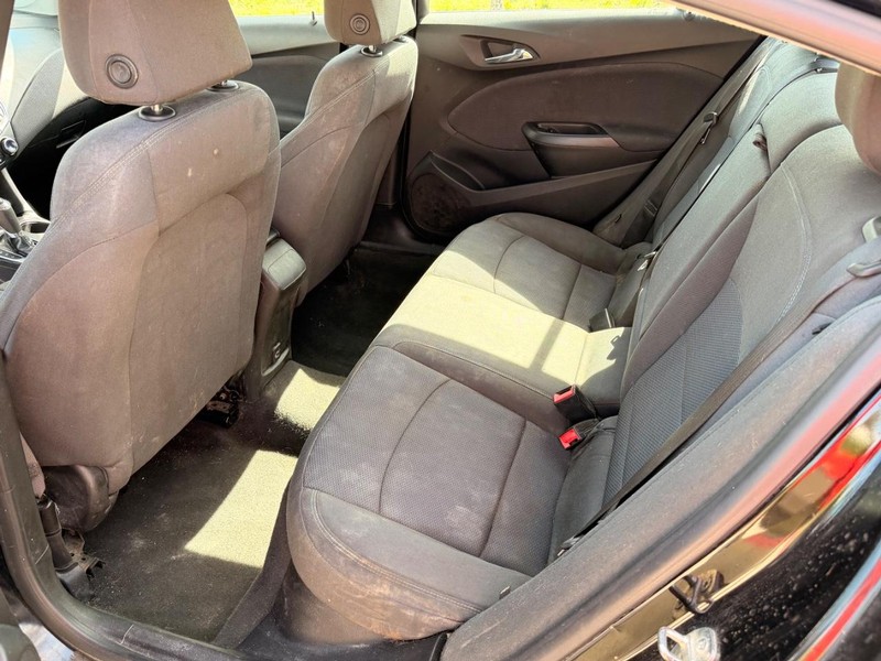 Chevrolet Cruze Vehicle Full-screen Gallery Image 11