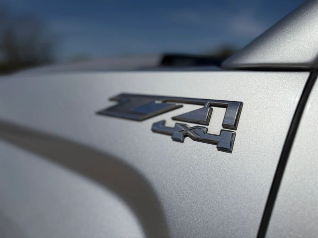 GMC Sierra 1500 Vehicle Full-screen Gallery Image 22