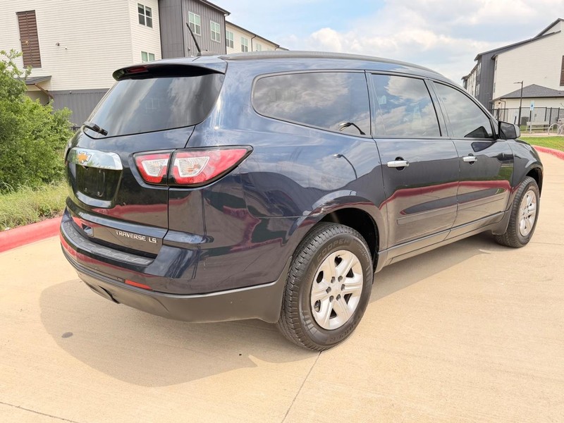 Chevrolet Traverse Vehicle Full-screen Gallery Image 06