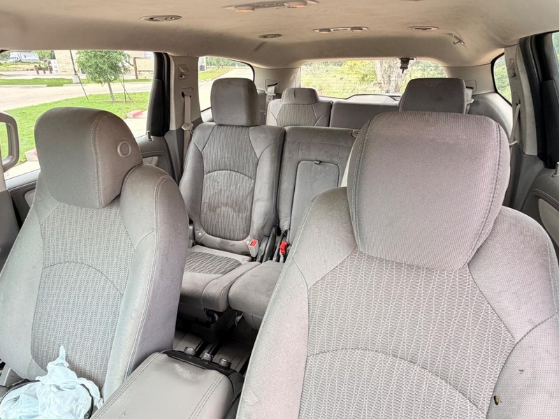 Chevrolet Traverse Vehicle Full-screen Gallery Image 12