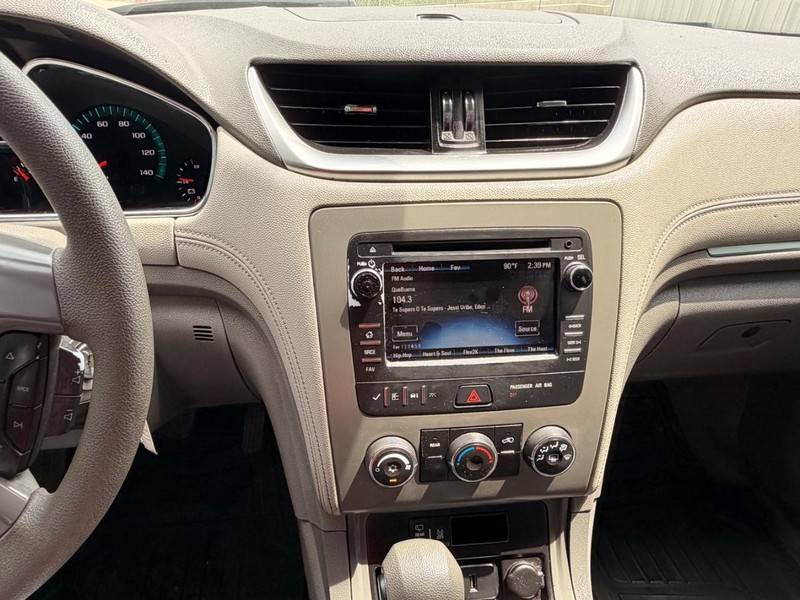 Chevrolet Traverse Vehicle Full-screen Gallery Image 16
