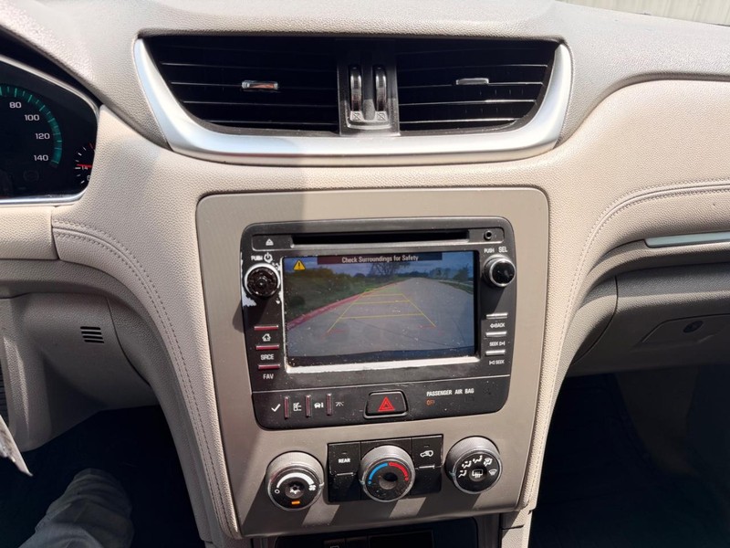 Chevrolet Traverse Vehicle Full-screen Gallery Image 17